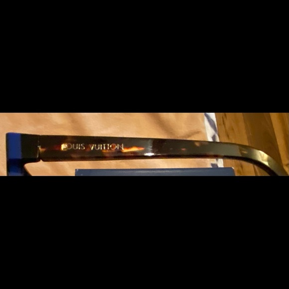 Louis Vuitton Sunglasses - Picture 4 of 7